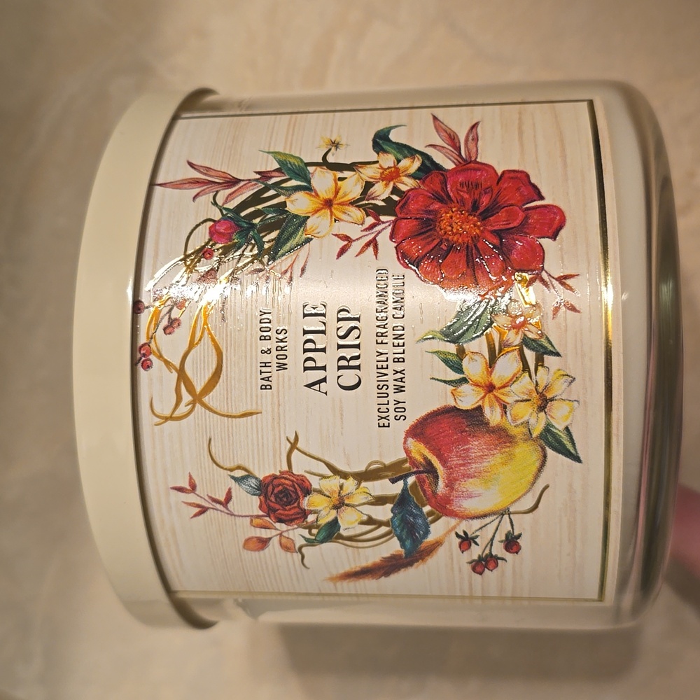 Bath & Body Works 3 wick candle - Apple Crisp